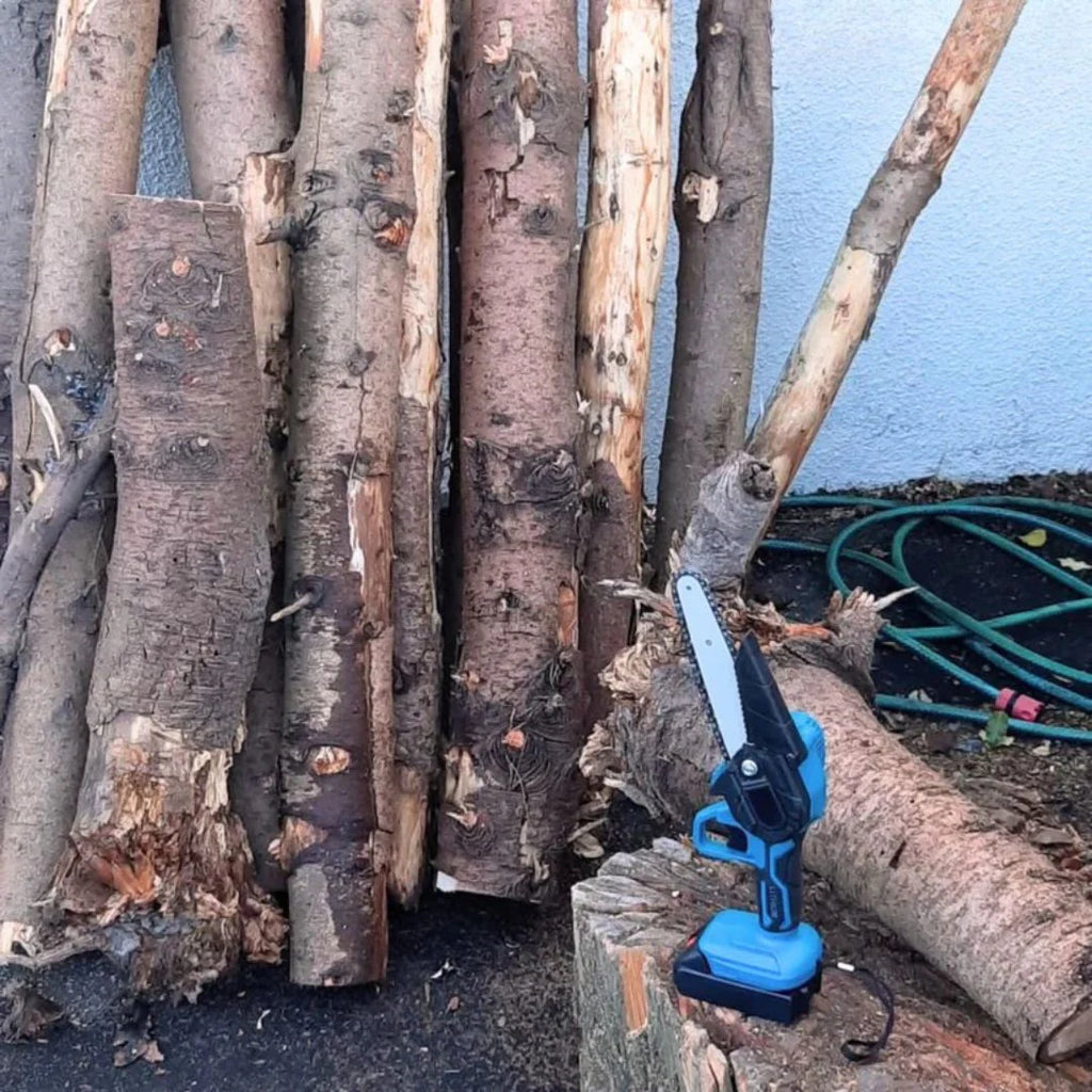 Motosserra elétrica com dupla bateria